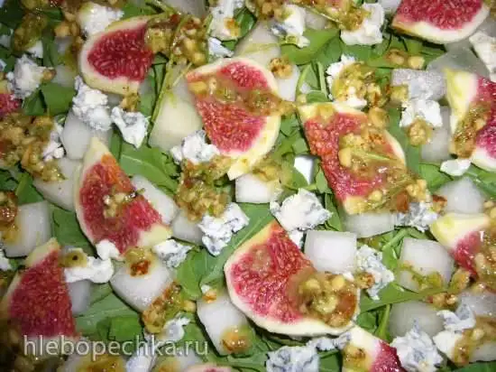 Салат «Дынька, инжир и благородный сыр» (Melon and Watercress Salad with Honey-Marcona Almond Dressi