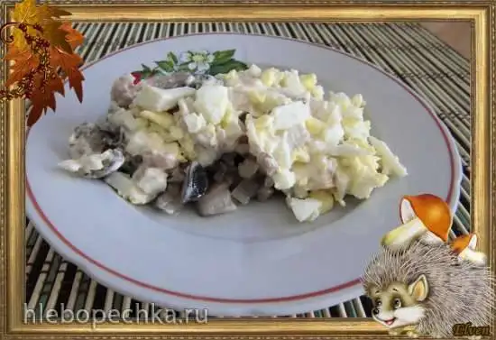 Салат с грибами и копченой курицей