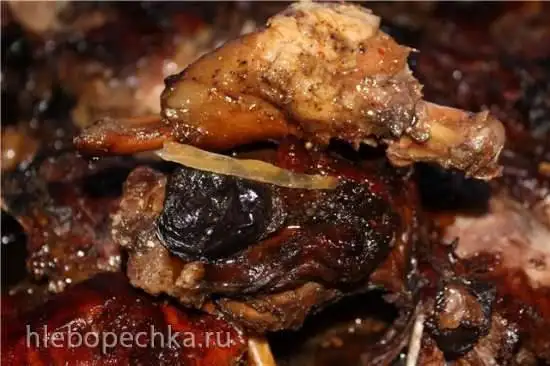 Нутрия, запеченная с черносливом