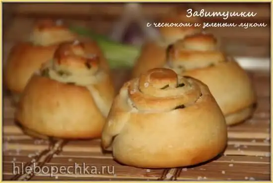 Завитушки с чесноком и зеленым луком