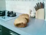 Итальянский хлеб с луком и орегано с помидорами в хлебопечке