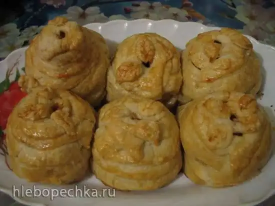 Яблоки в слоеном тесте с соленой карамелью (Bourdelot a la pomme au caramel de beurre aussi douillon)