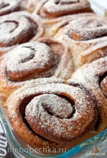 Плюшки с бананом и корицей