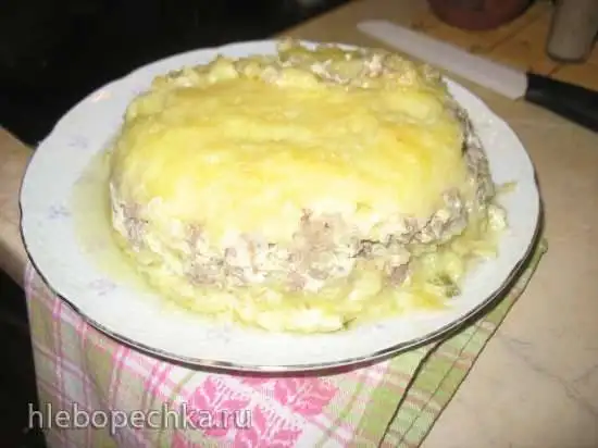 Запеканка из картофельного пюре и мясного фарша в мультиварке Редмонд RMC-01