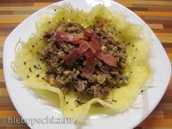 Сырные тарелочки с рисом ( Riso Ermes alle nocciole in cialda di parmigiano e semi di sesamo nero)