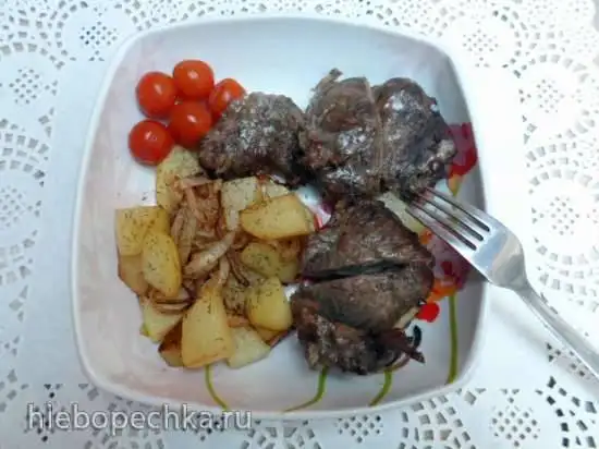 Запеченные свиные щеки с гарниром (Galtas al Horno)