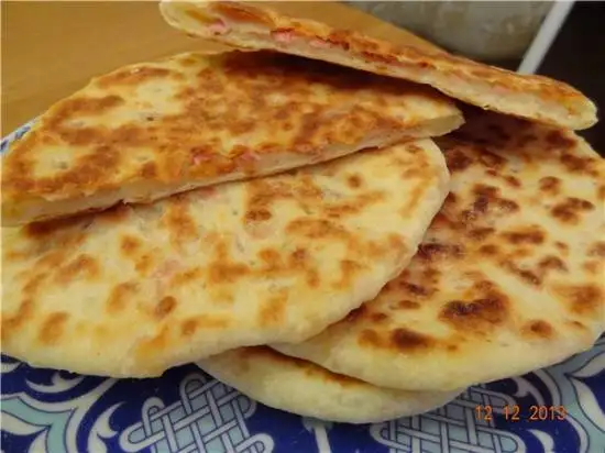 Сырная лепешка с начинкой