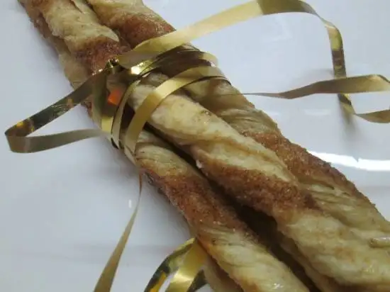 Домашние крученые Твисты (Homemade Cinnamon Twists), а также Cheese Straws - сырные соломинки