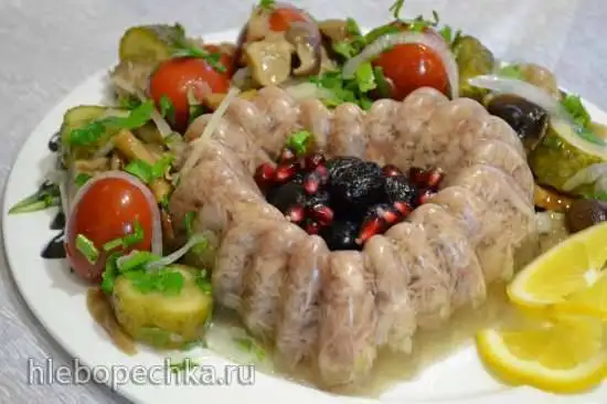 Холодец мясной «Праздничный» в медленноварке Morphy Richards