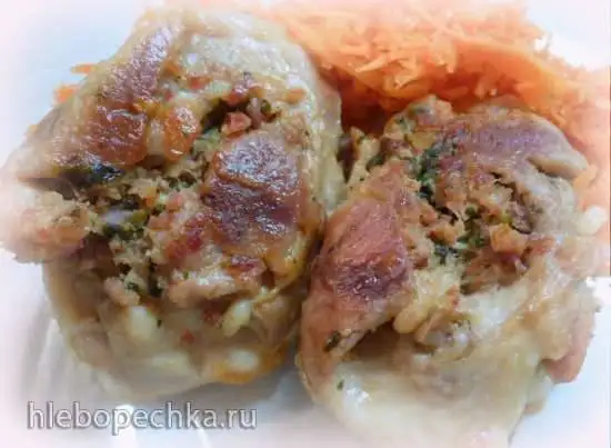 Филе бедра курицы, фаршированное беконом с чесноком (мультиварка Brand 701)