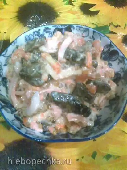 Салат с красной икрой и креветками