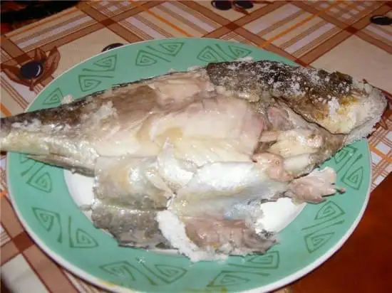 Рыба, запеченная в соли