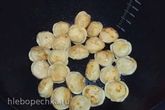 Пельмени и блинчики жареные в мультиварке Bork U800