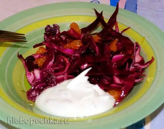 Салат из краснокочанной капусты с мандаринами