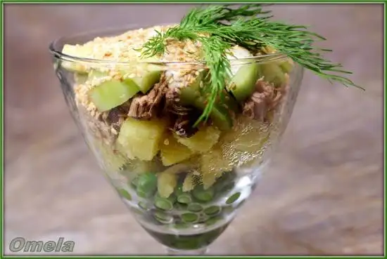 Салат из курицы, картофеля и горошка