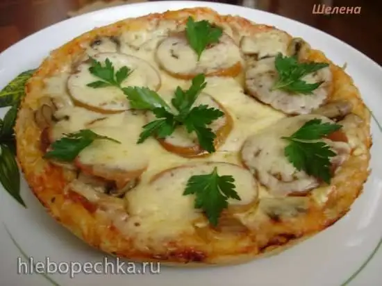 Пицца на тонкой дрожжевой основе с грибами и луком, приготовленная на режиме «Каша» (Polaris 0305)
