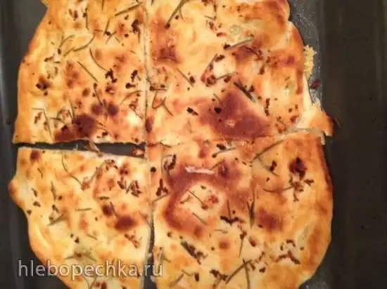 Фокачча тонкая с розмарином