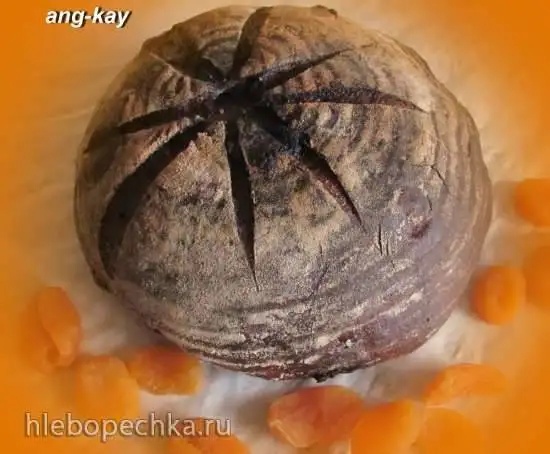 Шоколадный хлеб на закваске с курагой
