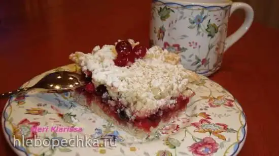 Тертый пирог с клюквой и брусникой
