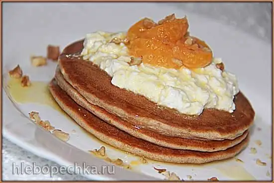 Ржаные блинчики с творожным кремом и мандариновым соусом