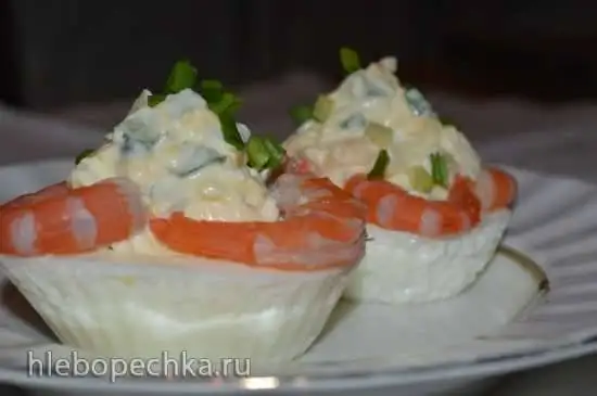 Салат в яичных корзиночках
