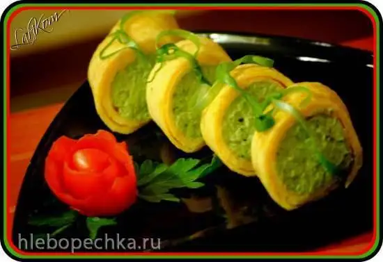 Яичный ролл с пастой из сливочного сыра и брокколи