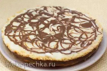Ватрушка с шоколадной глазурью
