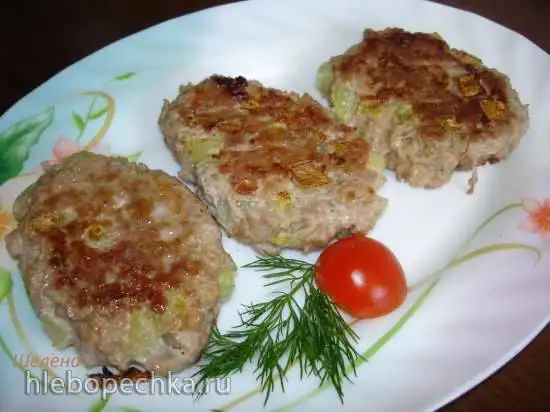 Мясные котлеты с кусочками кабачка
