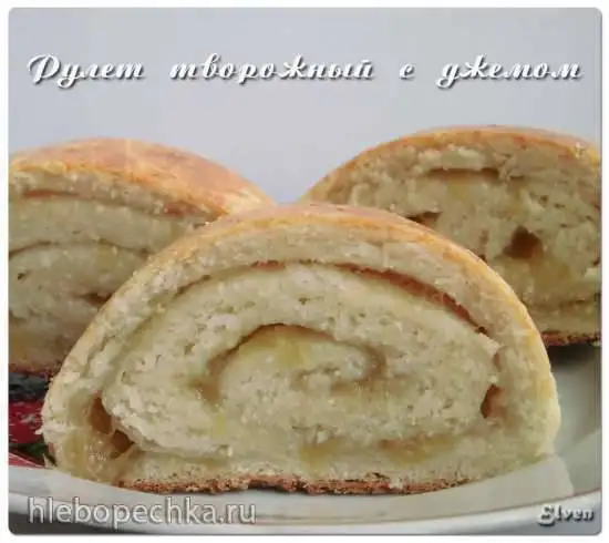 Рулет творожный с ревенево-банановым джемом