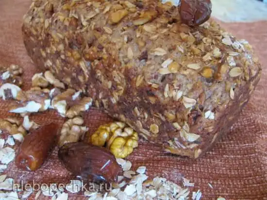 Хлеб из цельнозерновой муки с грецким орехом и финиками на закваске