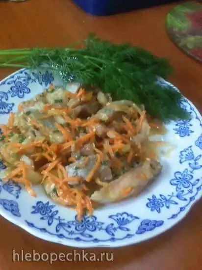 Селёдка с овощами и кунжутом