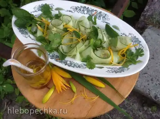 Японский огуречный салат с имбирем и кориандром  от Джеймса Оливера
