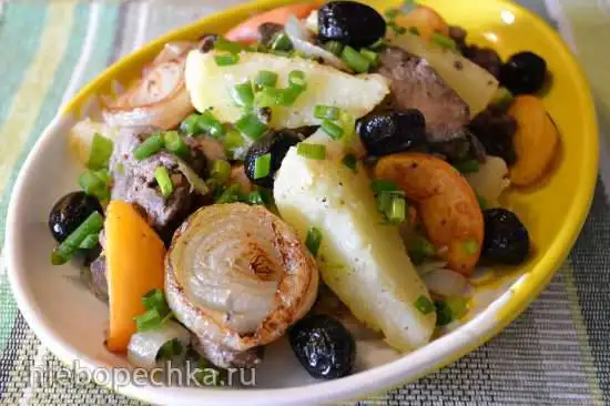 Теплый салат с куриной печенью на пару