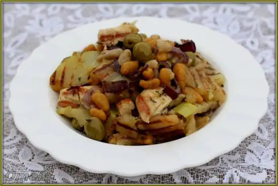 Макаронный салат с курицей