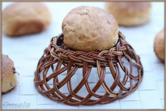 Сливочные булочки с изюмом