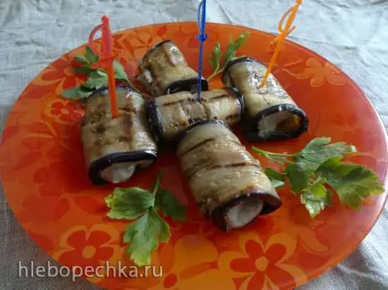 Рулетики из баклажанов с начинкой из тофу и песто