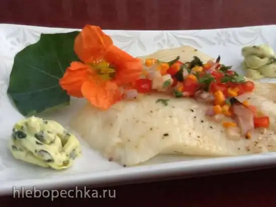 Филе палтуса (запеченное или паровое) под овощной шубкой с пряным маслом (настурции)