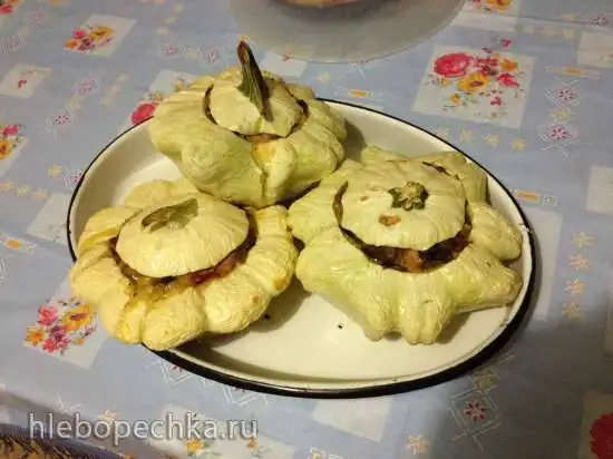 Горшочки из патиссонов с грибами и ветчиной