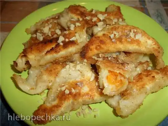 Вареники с абрикосами, обжаренные в сладких сухарях
