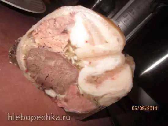 Рулет из рульки, шкурки и языка