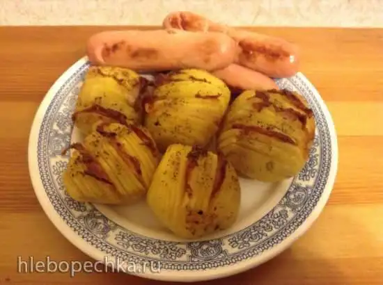 Картофель Hasselback с сосисками