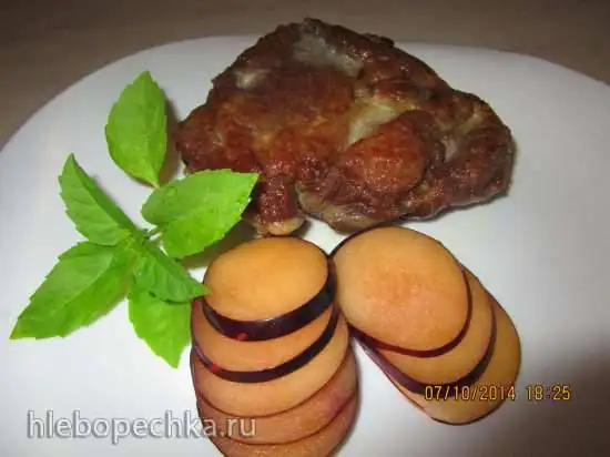 Свиные кармашки со сливами