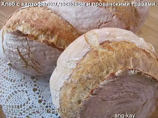 Хлеб на закваске с чесноком, картофелем и прованскими травами