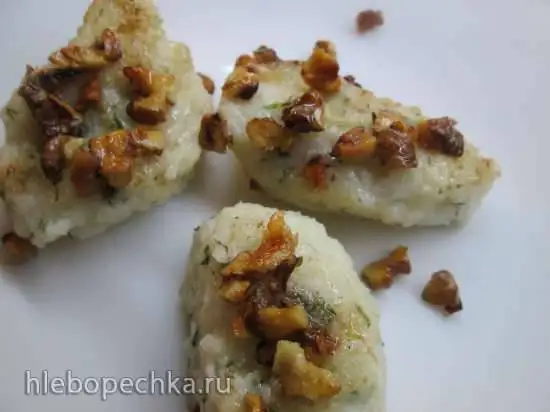 Сырные клецки в масле с грецким орехом