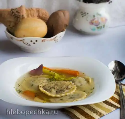Равиоли (начинкой из косули и капусты) в бульоне - Maultaschen Reh