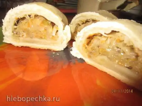 Пирог (рулет) из бездрожжевого теста на капустном рассоле
