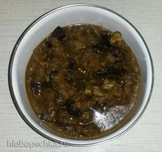 Мясо тушеное с яблоком и черносливом