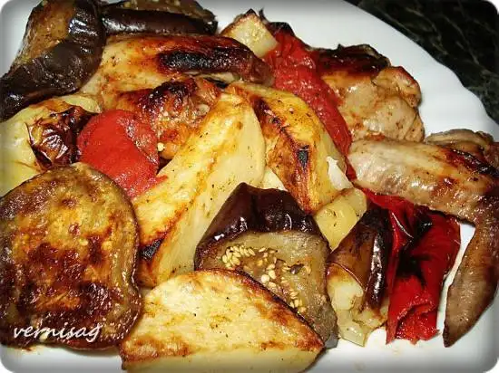 Мясо с овощами (в пиццамейкере princess 115000)