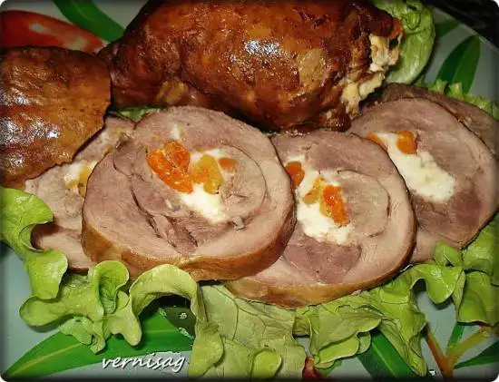 Копченые голени индейки, фаршированные сыром и курагой (в коптильне Brand 6060)