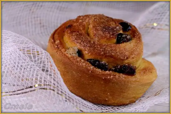 Тыквенные булочки с вяленой клюквой